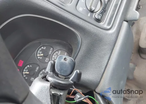 2000 Chevrolet Silverado 1500 from USA, damaged, VIN 1GCEC14W3YE221107